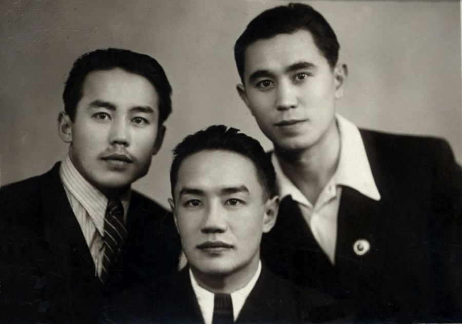 Валерий Салаткин (справа) с братьями