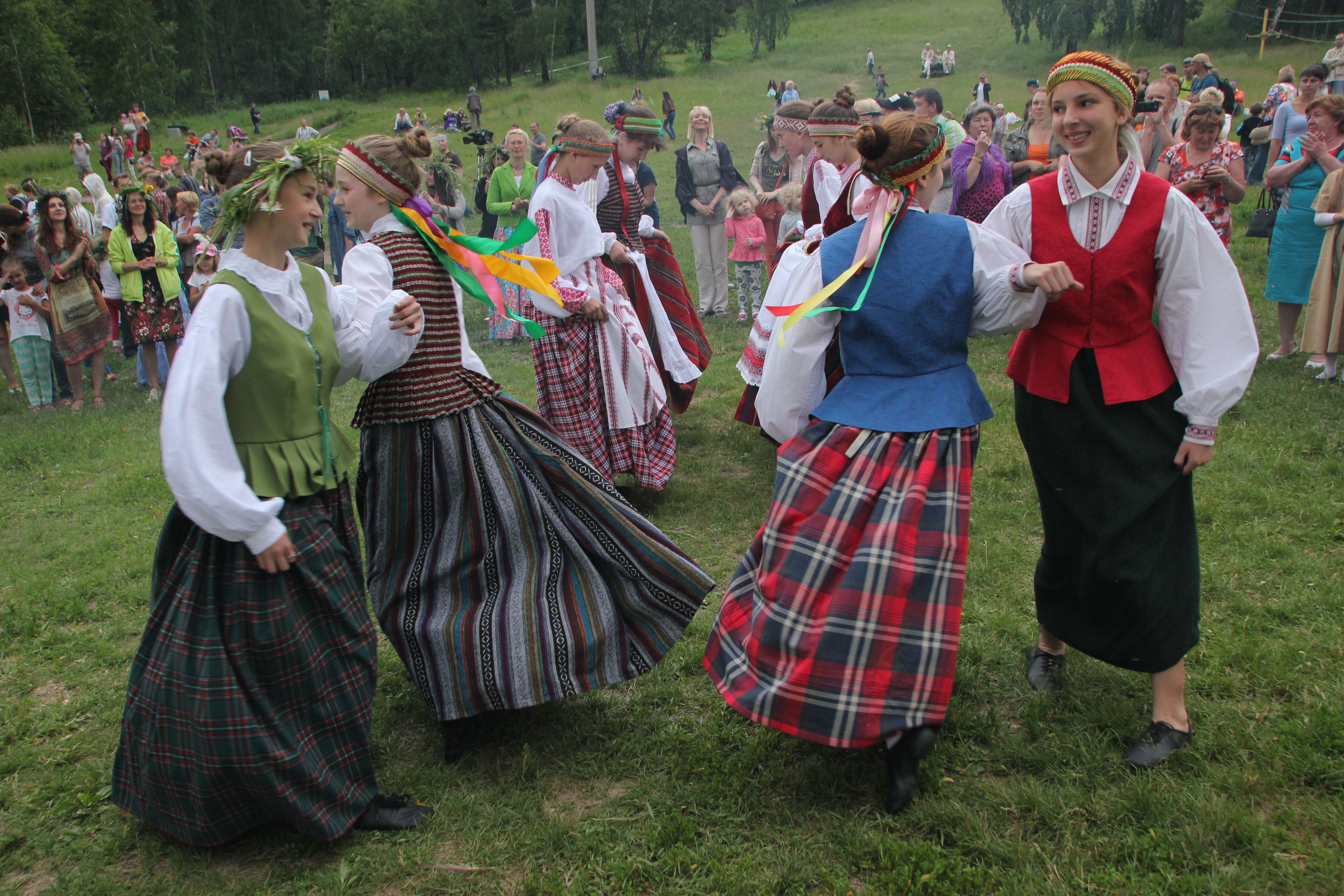Какой праздник в литве. Литва народ. Литовцы народ. Культура народов Литвы. Национальный костюм Литвы.